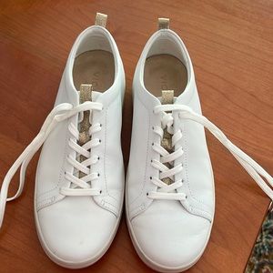 Vionic aura paisley sneakers -white leather with gold metallic trim